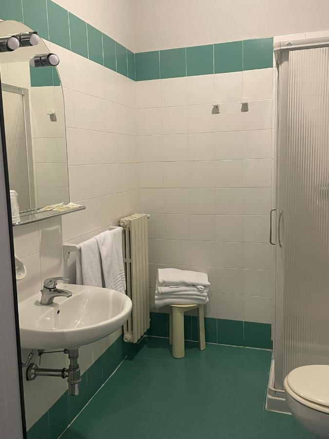 Hotel Arda Fiorenzuola フィオレンツオーラ・ダルダ エクステリア 写真