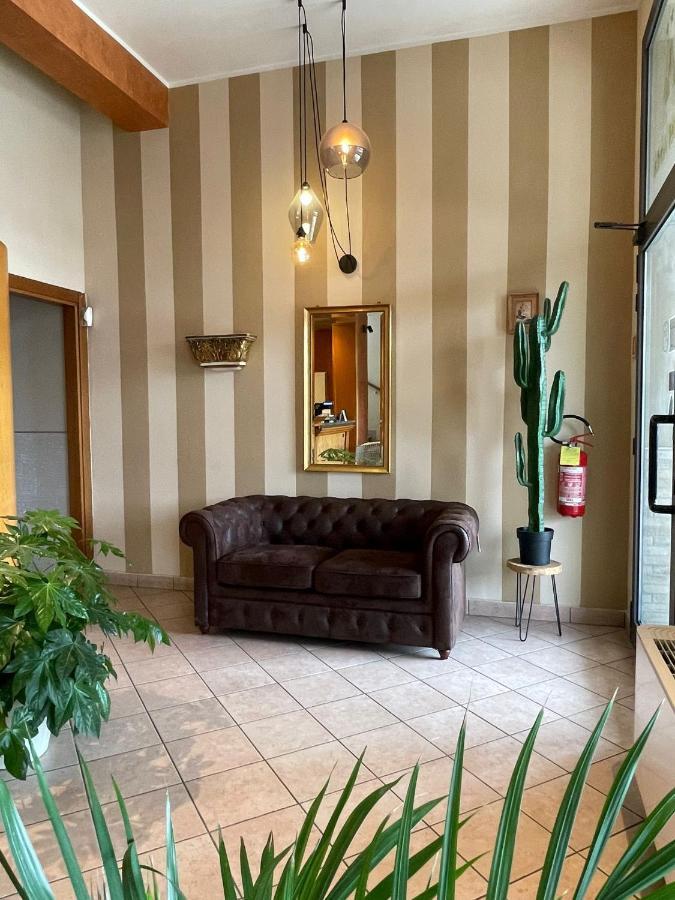 Hotel Arda Fiorenzuola フィオレンツオーラ・ダルダ エクステリア 写真
