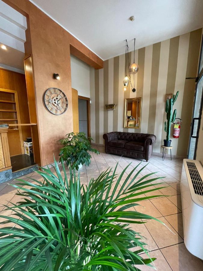 Hotel Arda Fiorenzuola フィオレンツオーラ・ダルダ エクステリア 写真