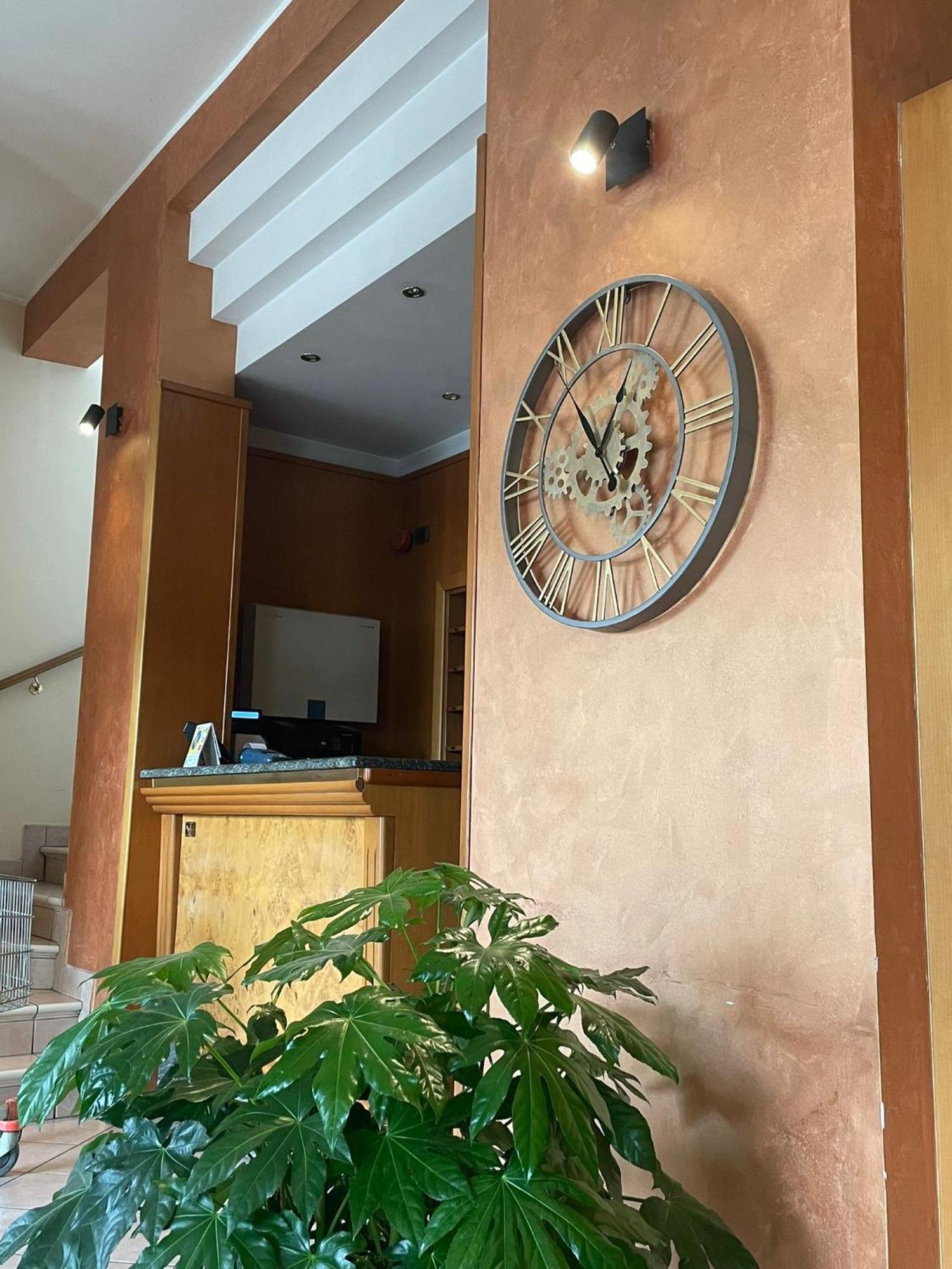 Hotel Arda Fiorenzuola フィオレンツオーラ・ダルダ エクステリア 写真