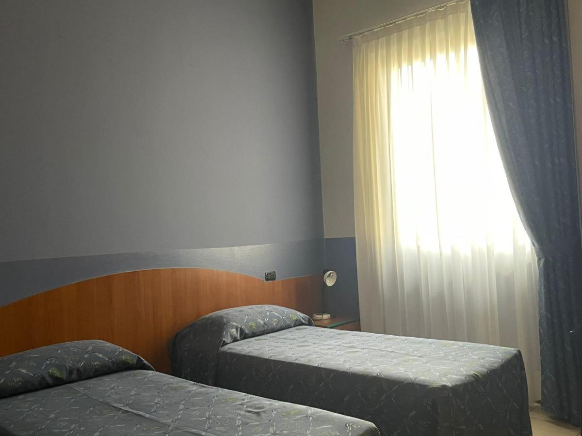 Hotel Arda Fiorenzuola フィオレンツオーラ・ダルダ エクステリア 写真